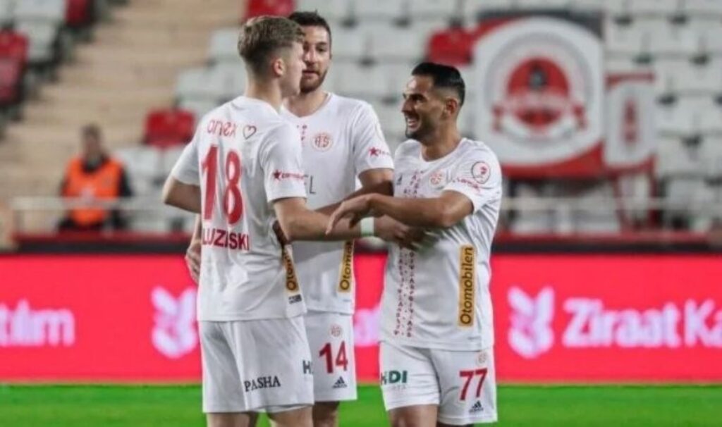 Antalyaspor, kupada zorlanmadı! 7 antalyaspor kupada zorlanmadi 5KJseu5j