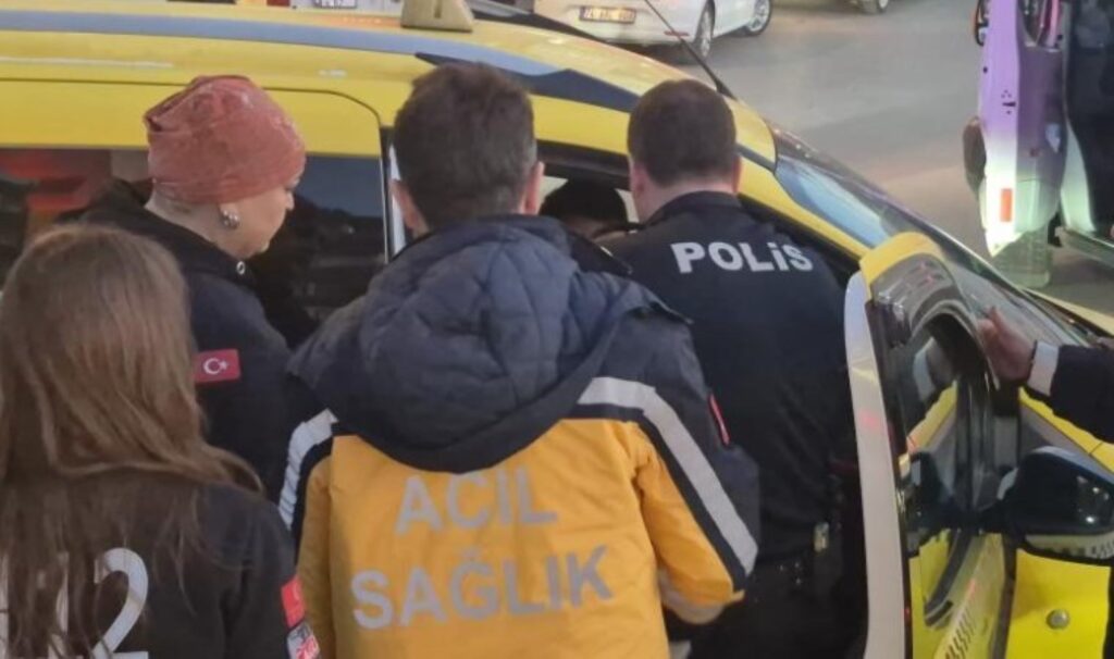 Bartın'da ilginç olay: Taksiye binen yolcu uyanmadı, ekipler seferber oldu 4 bartinda ilginc olay taksiye binen yolcu uyanmadi ekipler seferber oldu 79arJwkB