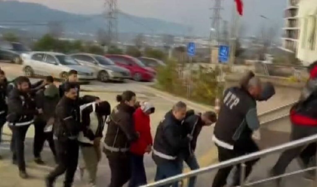 bursada uyusturucu saticilarina operasyon 58 supheli tutuklandi zYsw19Le