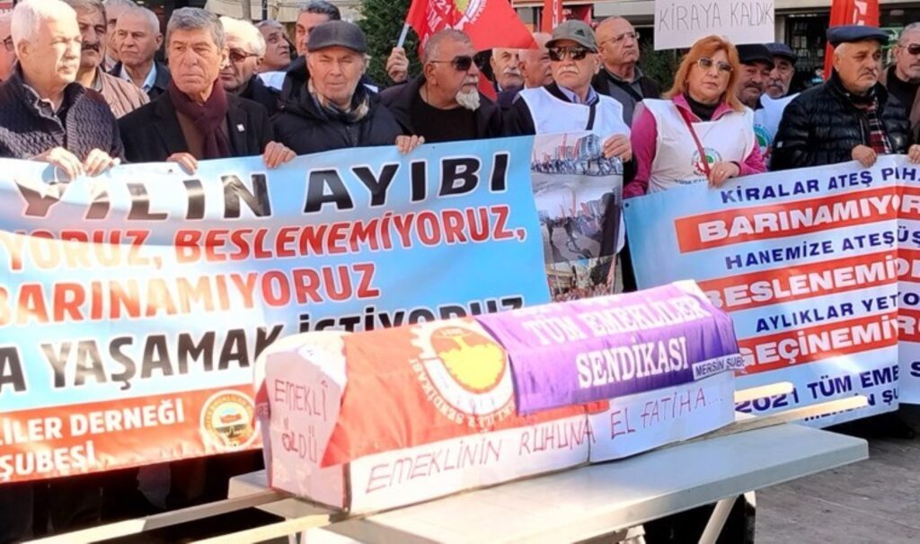 Emekliler yurdun dört bir yanında sokağa döküldü: 'Sefalete teslim olmayacağız!' 6 emekliler yurdun dort bir yaninda sokaga dokuldu sefalete teslim olmayacagiz bbAnl5YS