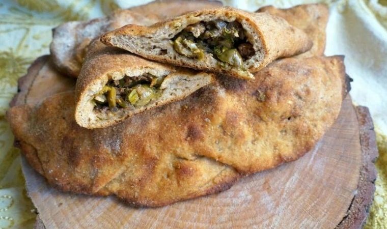 kahvalti sofralarina cok yakisan enfes bir antep lezzeti zeytin boregi tarifi 0 kXGLapRF