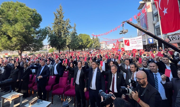 ozgur ozel kirmizi kart elestirilerine yanit verdi kim sikayet ediyorsa kim secim istiyorsa kirmizi gm8tKbkP