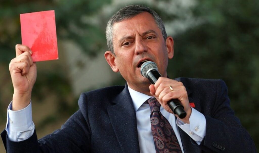 Özgür Özel’den ‘kırmızı kart’ eleştirilerine ilk yanıt: ‘Birileri hafife alıyor ama…’ 8 ozgur ozelden kirmizi kart elestirilerine ilk yanit birileri hafife aliyor ama 1xKJ5eal
