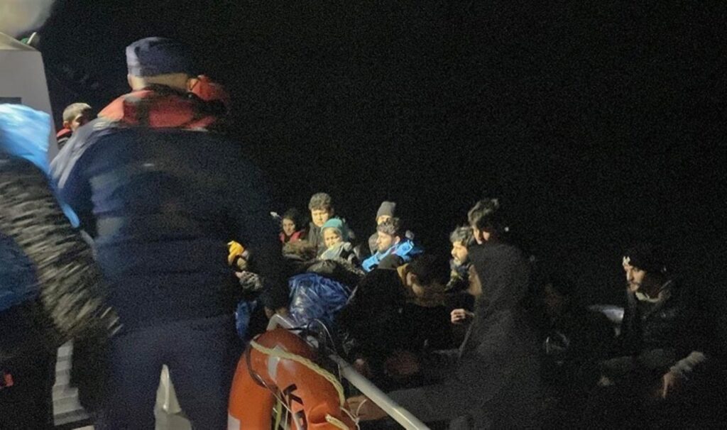 26si cocuk 45 kacak gocmen kurtarildi b5VlSYuX