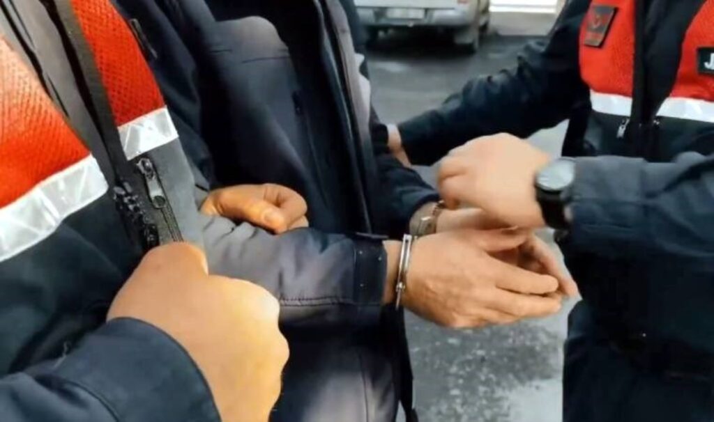 Bakan Yerlikaya duyurdu... 23 ilde FETÖ operasyonu: 33 şüpheli tutuklandı 5 bakan yerlikaya duyurdu 23 ilde feto operasyonu 33 supheli tutuklandi 6RMT65xR