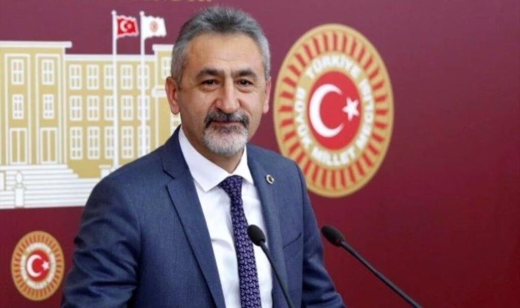 CHP, sahte içkiden ölümleri Meclis gündemine taşındı: Bu aslında bir vergi cinayetidir! 8 chp sahte ickiden olumleri meclis gundemine tasindi bu aslinda bir vergi cinayetidir DO6buqLP