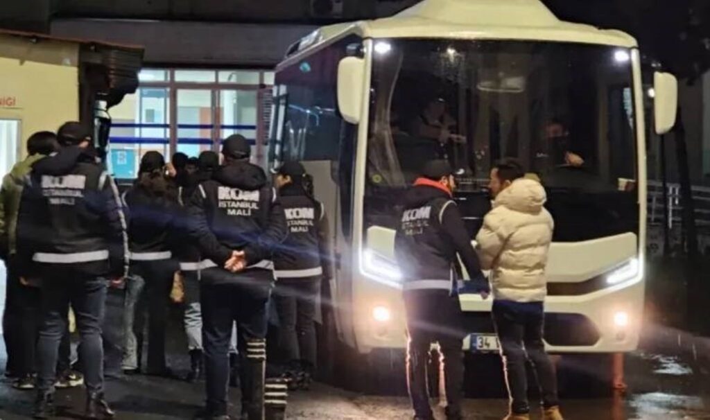 CHP'den 'Rıza Akpolat' tepkisi: 'Avukatlarından önce basına sızdırıldı' 9 chpden riza akpolat tepkisi avukatlarindan once basina sizdirildi OJ2sx3eZ
