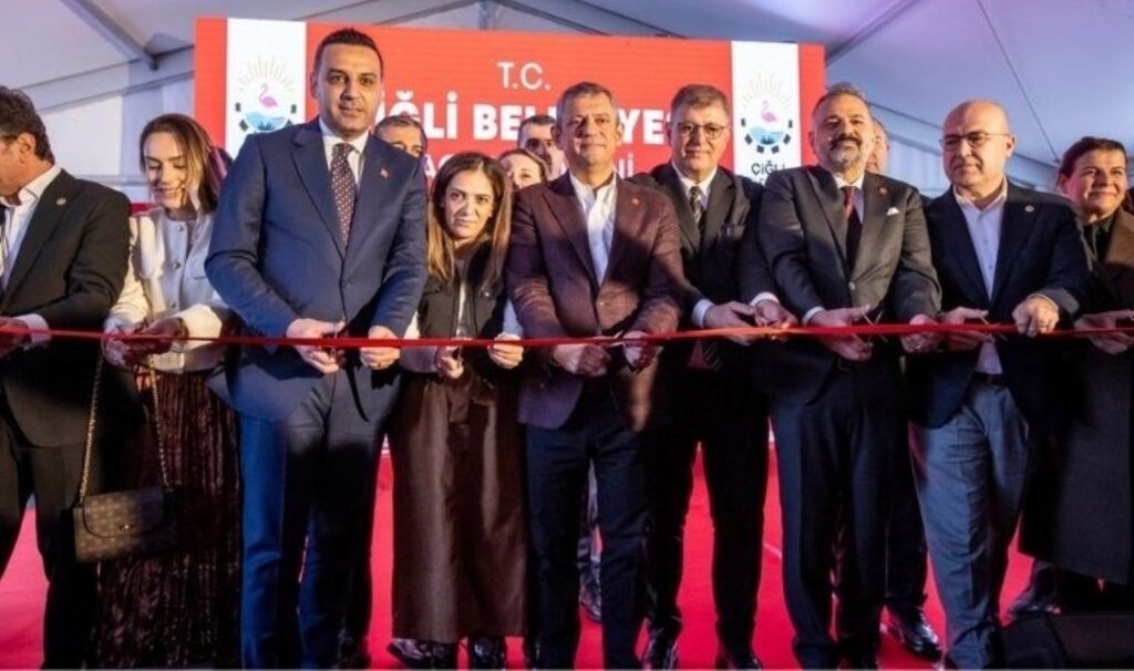 Çiğli'de Kent Lokantası ve Özge Polat Kent Kitaplığı açıldı 2 ciglide kent lokantasi ve ozge polat kent kitapligi acildi tB5FfGJU