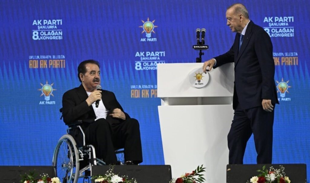 Erdoğan, İbrahim Tatlıses ile birlikte dakikalarca şarkı söyledi, 'adaylık' sinyali verdi: 'Önümüzdeki dönem Cumhurbaşkanlığı'na var mısınız?' 2 erdogan ibrahim tatlises ile birlikte dakikalarca sarki soyledi adaylik sinyali verdi onumuzdeki donem cumhurbaskanligina LQYIDbBE