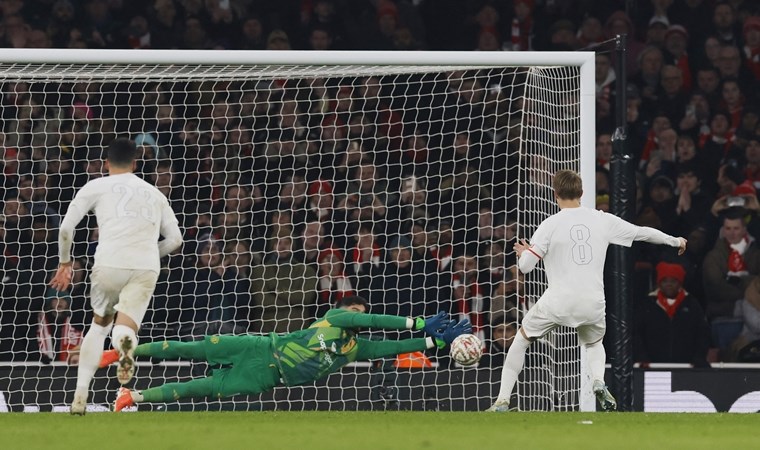 ingiliz basinindan altay bayindira buyuk ovgu manchester unitedin kahramani oldu 1 cDtGGS15