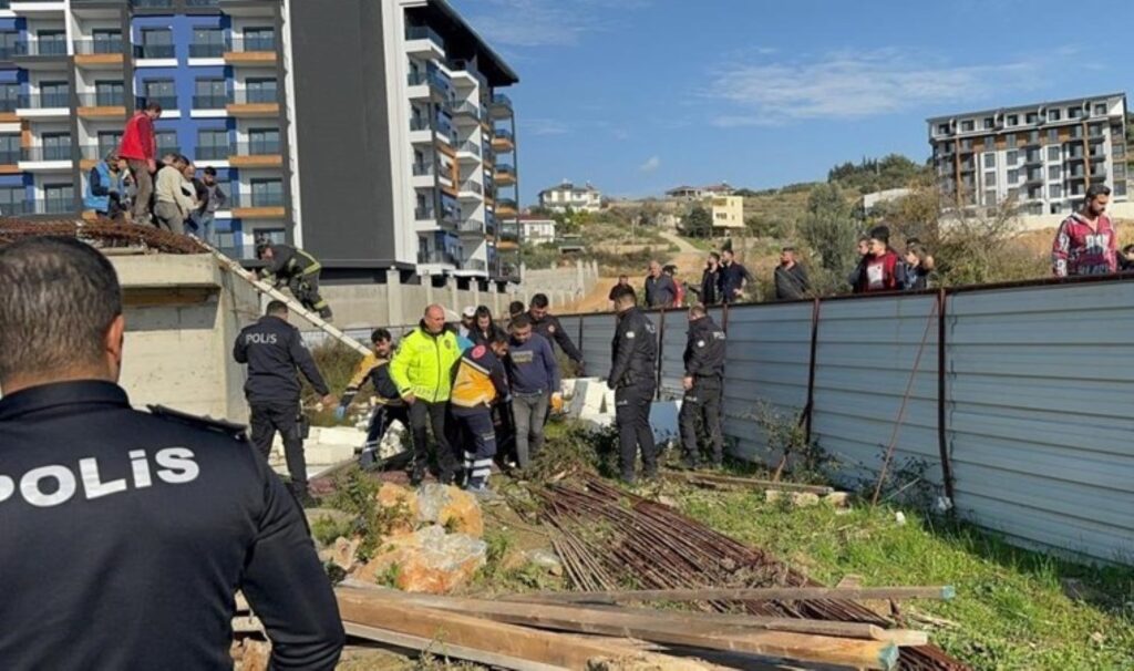 İnşaat halindeki binada kalıplar göçtü: 3 işçi yaralandı 10 insaat halindeki binada kaliplar goctu 3 isci yaralandi T98QXxmu