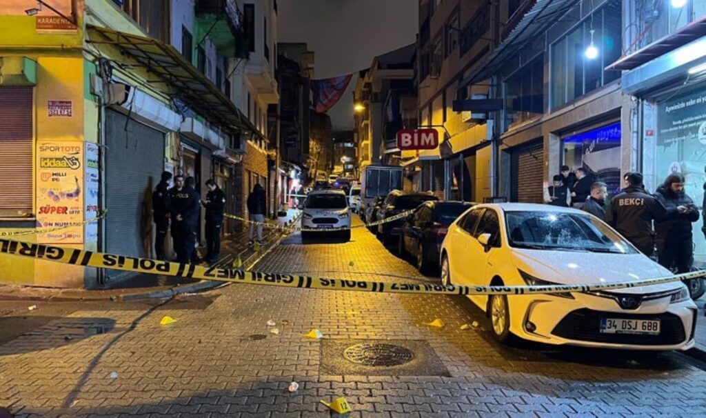 İstanbul Fatih'te çamaşırhaneye silahlı saldırı! 4 kişi birden kurşun yağdırdı: Yaralılar var... 4 istanbul fatihte camasirhaneye silahli saldiri 4 kisi birden kursun yagdirdi yaralilar var Ig2rRXnX
