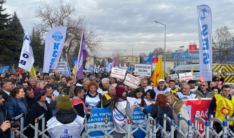 kamu emekcileri turkiye genelinde is birakti bakanligin kapisina dayandilar 0 tudkOrXF