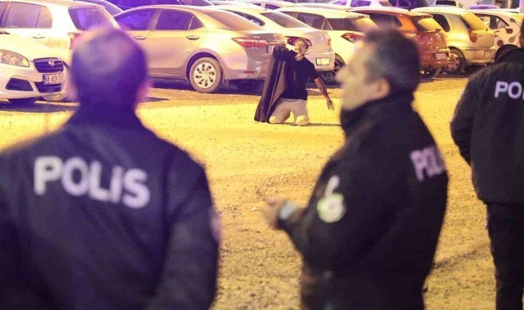 'Kaybedecek bir şeyim yok' dedi, kendini bıçakladı 3 kaybedecek bir seyim yok dedi kendini bicakladi w6pMllwG