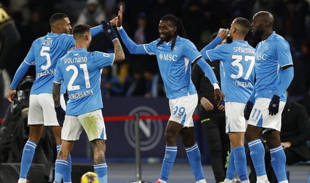 Napoli, Verona'yı yenerek liderliğini sürdürdü! 3 napoli veronayi yenerek liderligini surdurdu uEvqJsdD