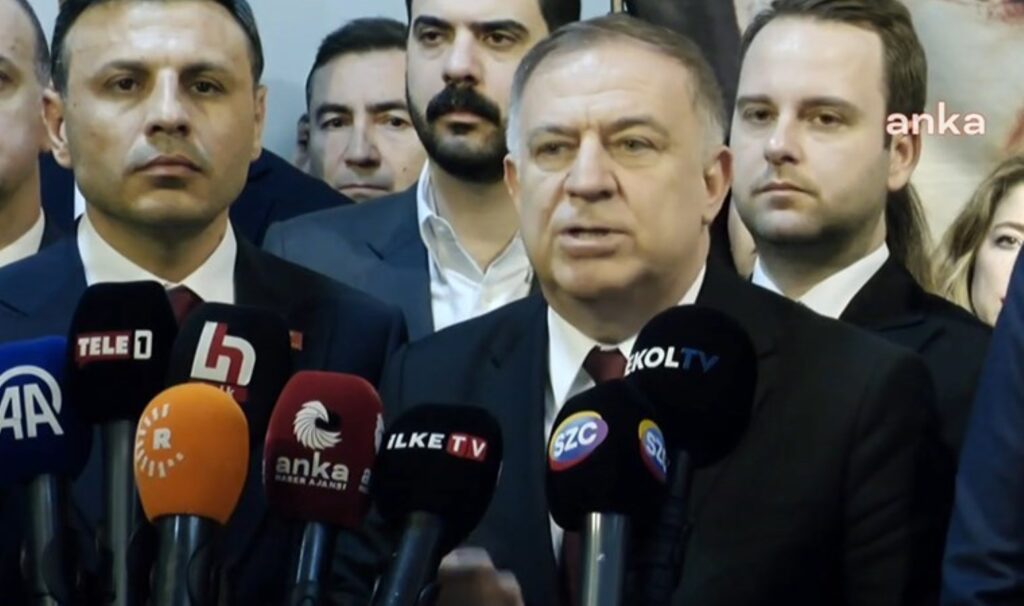 son dakika chpden besiktas belediyesi onunde aciklama turkiye safak operasyonlarindan kurtulmali RMNRGMur