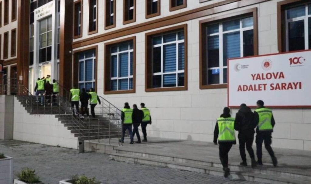 Yalova merkezli 4 ilde göçmen kaçakçılığı operasyonu! 2 yalova merkezli 4 ilde gocmen kacakciligi operasyonu ddOClkVO