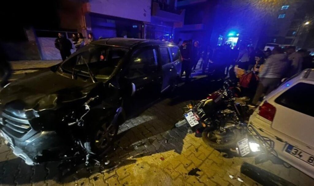 yaris iddiasi iki motosiklet otomobil ile kafa kafaya carpisti 3 yarali PMxTsaOz