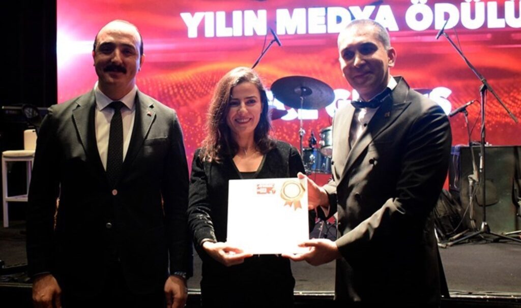 Antalya’dan Cumhuriyet Gazetesi'ne ödül 4 antalyadan cumhuriyet gazetesine odul KLIsD2VF