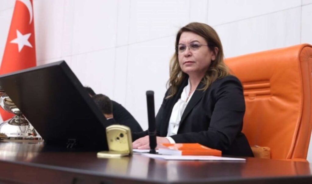 CHP’li Karaca, Kartalkaya yangınındaki ihmallere tepki gösterdi: ‘Düzenin çürümüşlüğünün aynası’ 3 chpli karaca kartalkaya yanginindaki ihmallere tepki gosterdi duzenin curumuslugunun aynasi VczUTScm
