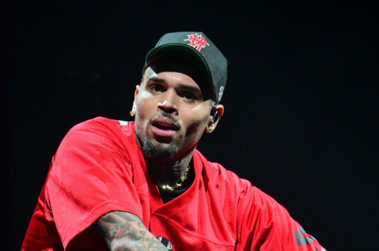 chris browndan warner brosa 500 milyon dolarlik dava belgesel beni bir seri tecavuzcu dldEd2yC