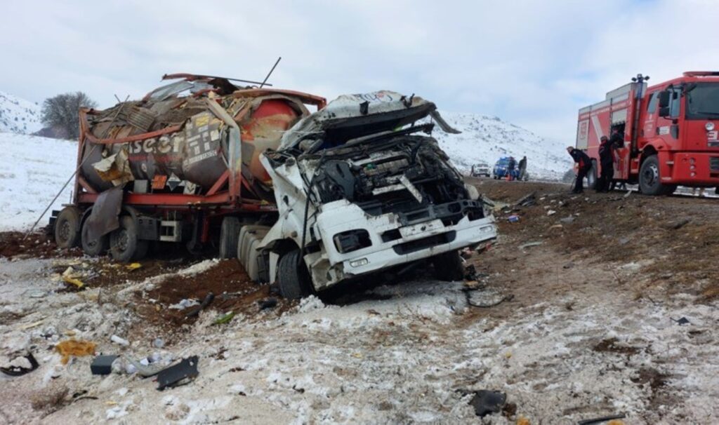 direksiyon hakimiyetini kaybetti kahramanmarasta yakit tankeri devrildi 1 yarali B8Pvkss2