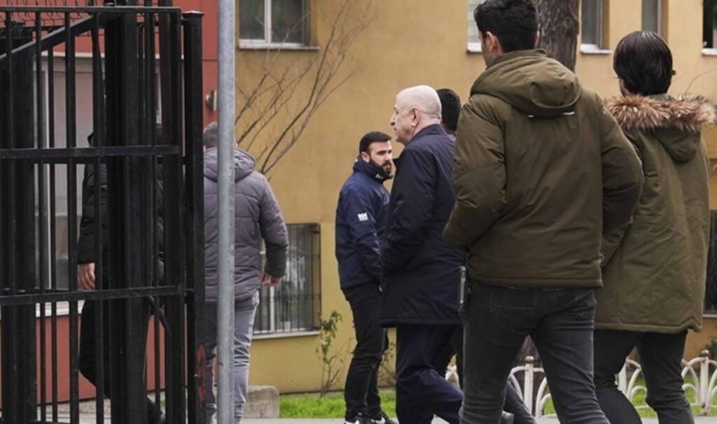 'Endişem Kozinoğlu gibi suikasta uğramaktır' demişti... Ümit Özdağ'ın kardeşi Savaş Özdağ açıkladı: Cezaevi yönetimi suikasta karşı önlem aldı' 2 endisem kozinoglu gibi suikasta ugramaktir demisti umit ozdagin kardesi savas ozdag acikladi cezaevi yonetimi 69KnnBc6