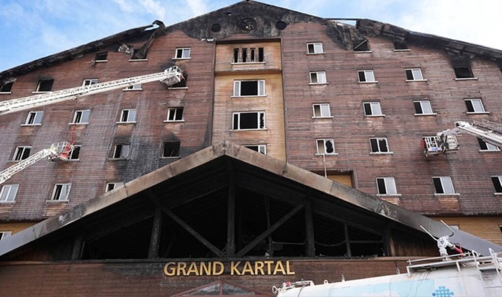 Grand Kartal Otel'den müşterilerine pes dedirten mesaj: 'Sizleri aramızda tekrar görmekten büyük memnuniyet duyarız' 4 grand kartal otelden musterilerine pes dedirten mesaj sizleri aramizda tekrar gormekten buyuk memnuniyet duyariz EudbbYTD
