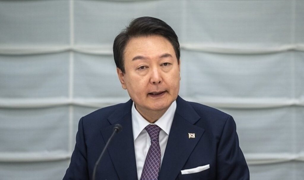 Güney Kore'de Yoon Suk Yeol, savcılığa sevk edildi 2 guney korede yoon suk yeol savciliga sevk edildi UPS887K5