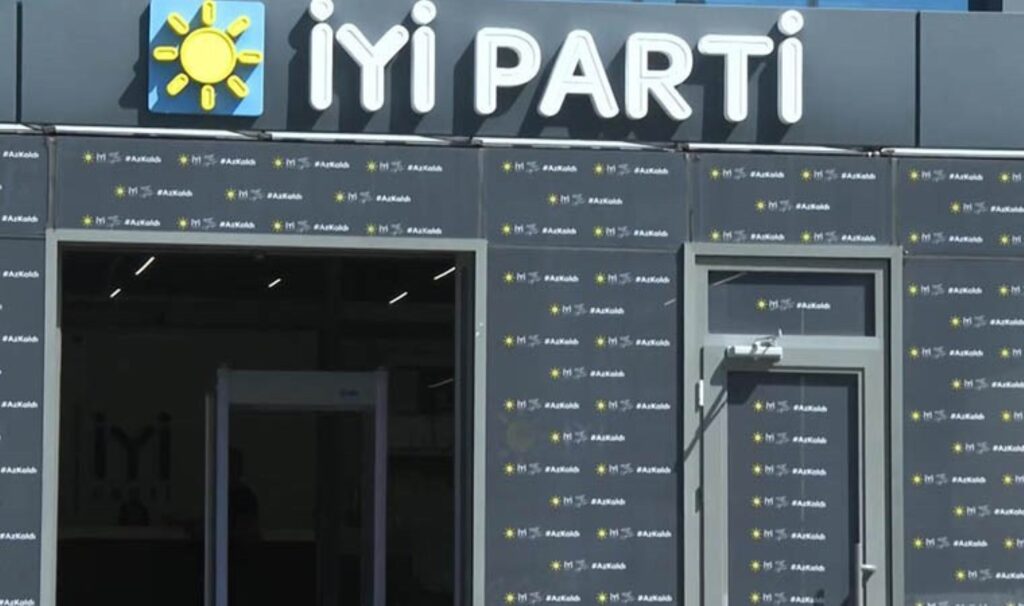 iyi partide bir gunde uc istifa isparta gelendost belediye baskani mustafa ozmen istifa etti AB1IPfwS