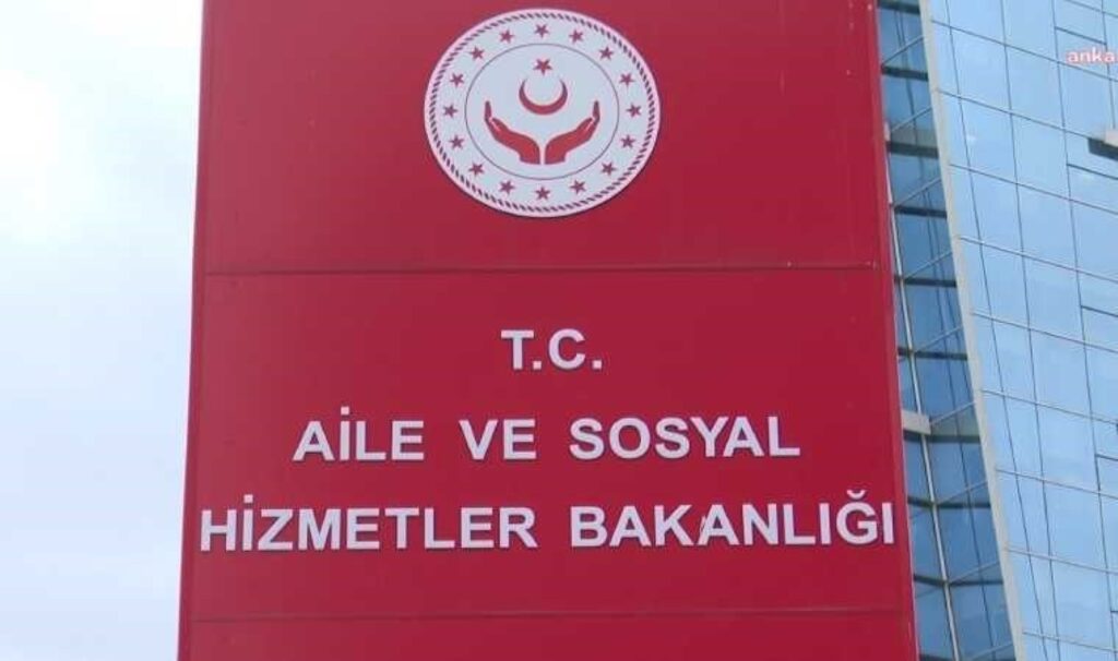 izmirde ozel gereksinimli cocuga siddet uygulayan kisinin serbest birakilmasina bakanliktan aciklama wT27JJkh