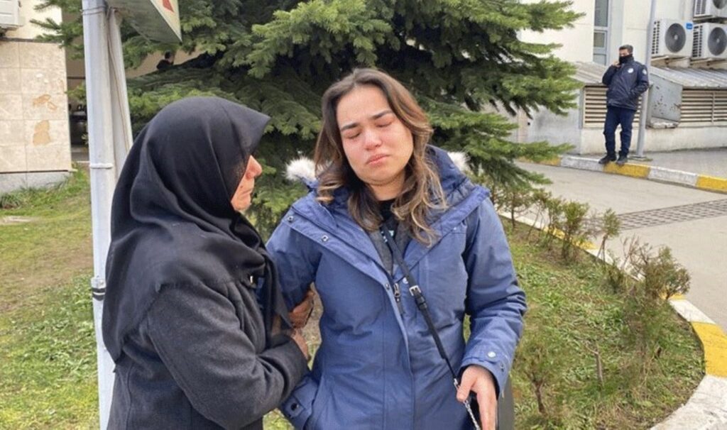 kartalkayadaki facia sonrasi aci bekleyis ellerinde fotograflarla yakinlarini aradilar rIQTAerh
