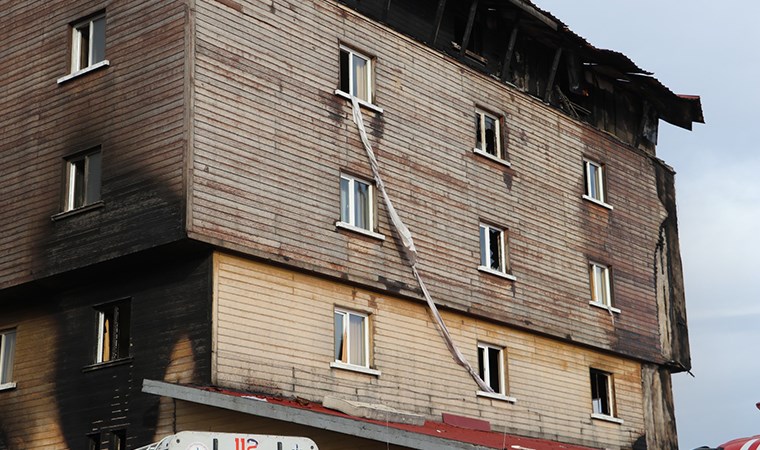 kartalkayadan bir kahramanlik hikayesi 67 yasindaki emekli antrenor otel yangininda carsaflari birbirine baglayip 11 fY4H6pnc