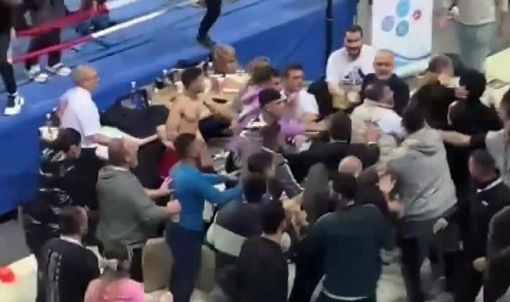 kick boks sampiyonasinda ortalik karisti 4 hakem yaralandi 5 gozalti cs33AOvR