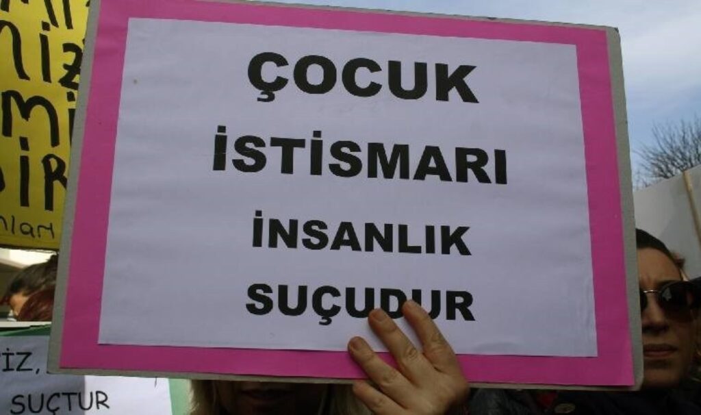 Kocaeli'nde korkunç olay... 14 yaşındaki çocuğa patronun villasında istismar! 1 kocaelinde korkunc olay 14 yasindaki cocuga patronun villasinda istismar M4LChCGX