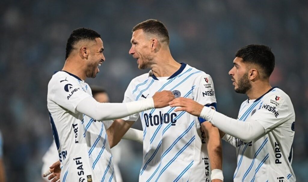 Puan farkını 6'ya indirdi: Fenerbahçe, Adana'da golcüleriyle güldü! Adana Demirspor 0-4 Fenerbahçe 3 puan farkini 6ya indirdi fenerbahce adanada golculeriyle guldu adana demirspor 0 4 fenerbahce zrKSVLlY