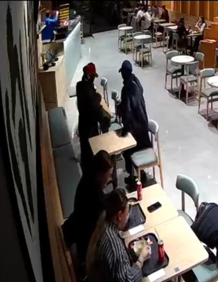 sislide japon restoraninda hirsizlik moldovali kadinin cantasi yemek yerken calindi 0 iiQt7QhL