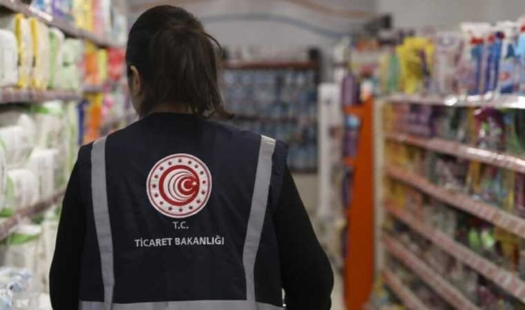 Ticaret Bakanlığı: 2024 yılında yapılan denetimlerde 91,6 milyar TL vergi/idari para cezası uygulandı 9 ticaret bakanligi 2024 yilinda yapilan denetimlerde 916 milyar tl vergiidari para cezasi uygulandi Bhx7n7pl