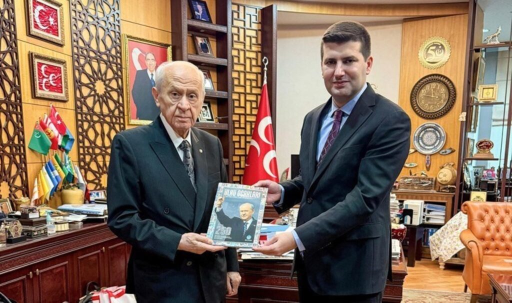 Ülkü Ocakları Başkanı Ahmet Yiğit Yıldırım’dan ‘Ümit Özdağ’ paylaşımı: ‘Unutma, kurdun yuvasına giren çakalın akıbeti parçalanmaktır!’ 3 ulku ocaklari baskani ahmet yigit yildirimdan umit ozdag paylasimi unutma kurdun yuvasina giren cakalin PK1nNOB3