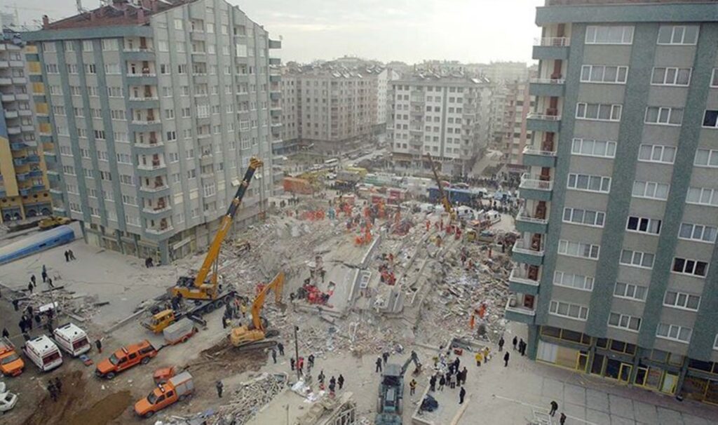 92 kişi hayatını kaybetmişti: Zümrüt Apartmanı faciasının üzerinden 21 yıl geçti 3 92 kisi hayatini kaybetmisti zumrut apartmani faciasinin uzerinden 21 yil gecti qtXYZtwS