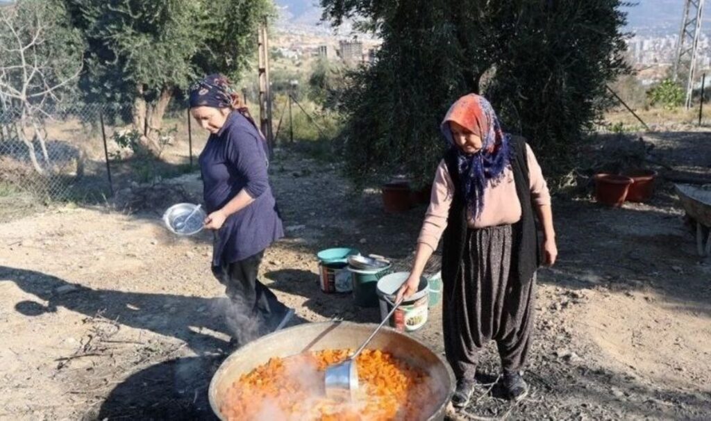 Adana ve Hatay'ın vazgeçilmezi: Saatlerce odun ateşinde kaynıyor 3 adana ve hatayin vazgecilmezi saatlerce odun atesinde kayniyor uBKsnxqd