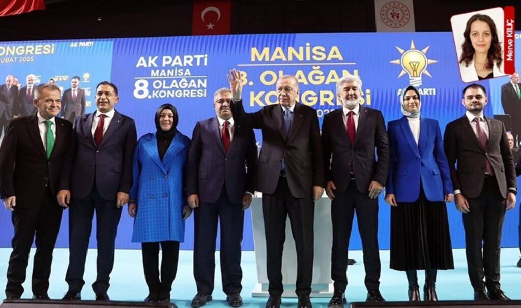 AKP kongresinde dikkat çeken ayrıntı... Erdoğan, CHP'yi 'terör örgütünün sloganını' kullanmakla eleştirdi, sonra FETÖ'den tutuklanan isimle poz verdi 5 akp kongresinde dikkat ceken ayrinti erdogan chpyi teror orgutunun sloganini kullanmakla elestirdi sonra fetoden Ka89TfpI