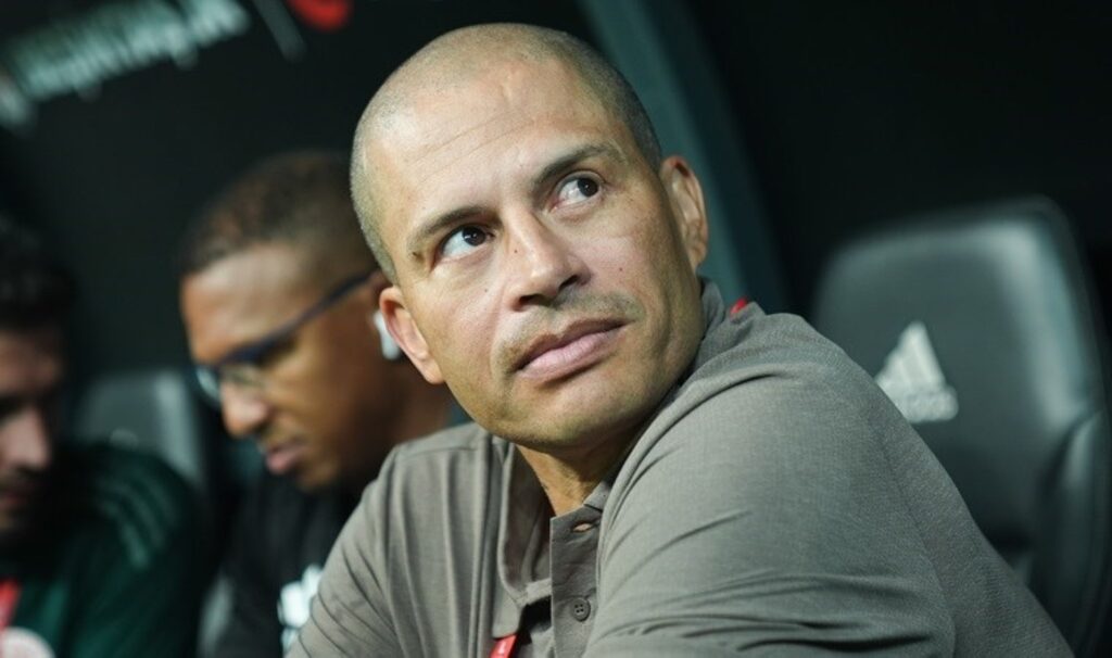 Alex de Souza'dan Antalyaspor itirafı: 'Sadece ilk hafta maaş aldık' 1 alex de souzadan antalyaspor itirafi sadece ilk hafta maas aldik NjkHIJBz