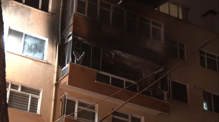 ankarada 5 katli binada korkutan yangin 3 kisi yaralandi 6 kisi dumandan etkilendi 0 h35vYVgg