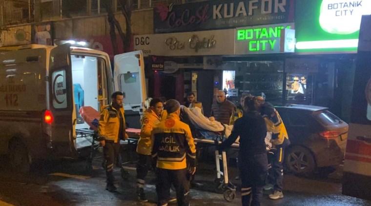 ankarada 5 katli binada korkutan yangin 3 kisi yaralandi 6 kisi dumandan etkilendi 1 KUpRqV3C
