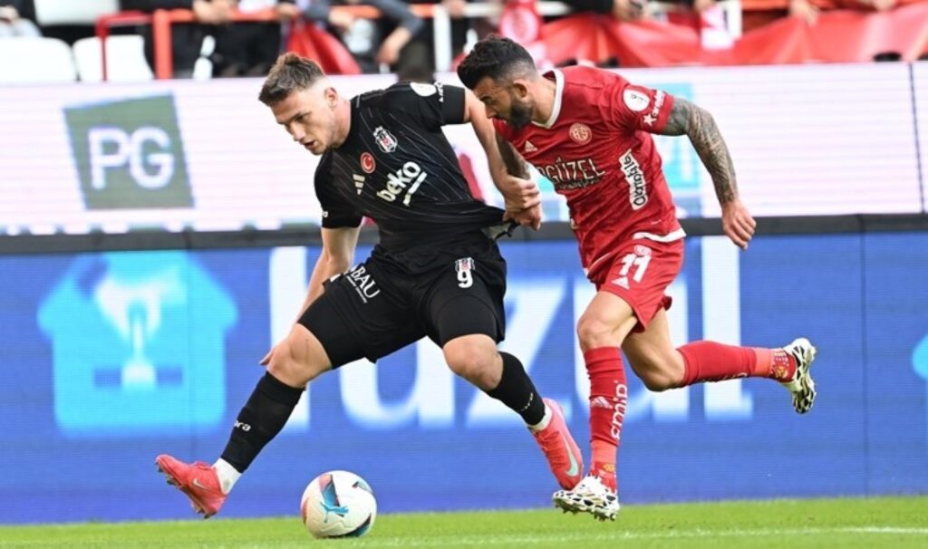 antalyada puanlar paylasildi solskjaer lige beraberlikle basladi antalyaspor 1 1 besiktas EW72UTUA