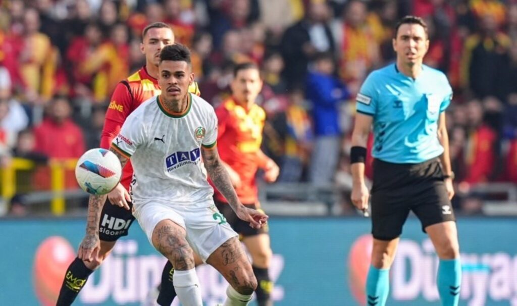 Arda Kardeşler ile VAR'ın kararları damga vurdu: Göztepe'ye Alanyaspor çelmesi! 6 arda kardesler ile varin kararlari damga vurdu goztepeye alanyaspor celmesi 4U9PZ6Yq