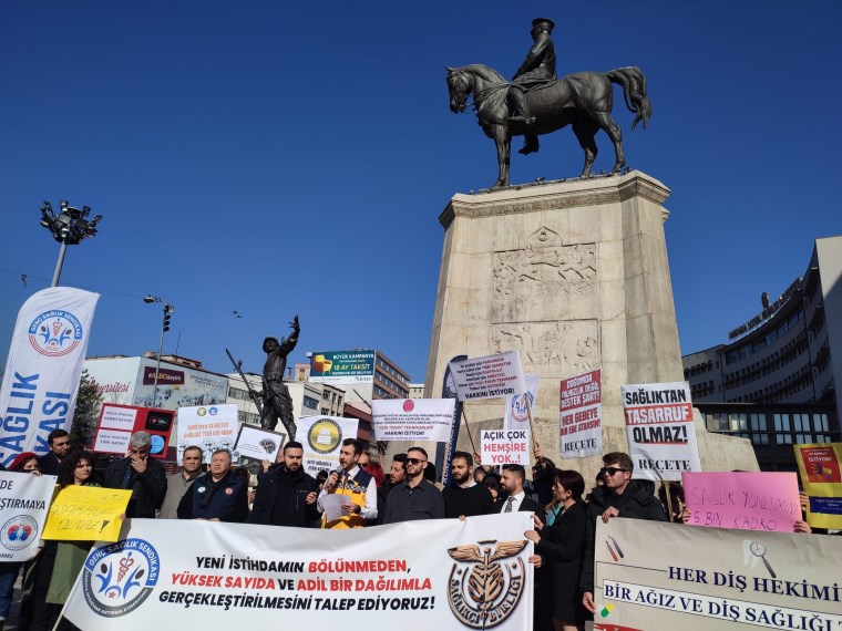 atanmayan saglikcilar ulusta toplandi tasarruf degil atama istiyoruz 0 mpPurY14