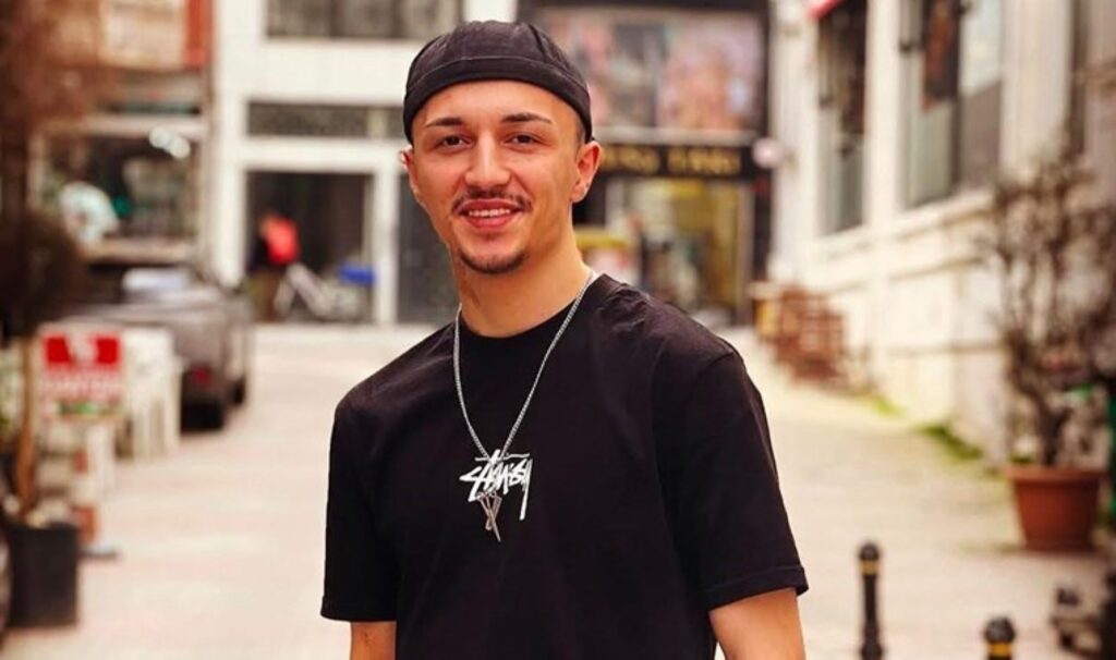 atasehirde iett otobusu ve otomobil carpisti 22 yasindaki emre hayatini kaybetti wesLEUmp
