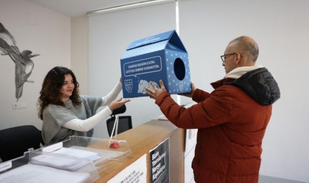 cesme belediyesinden sokak hayvanlarina yuva GflGfUU3
